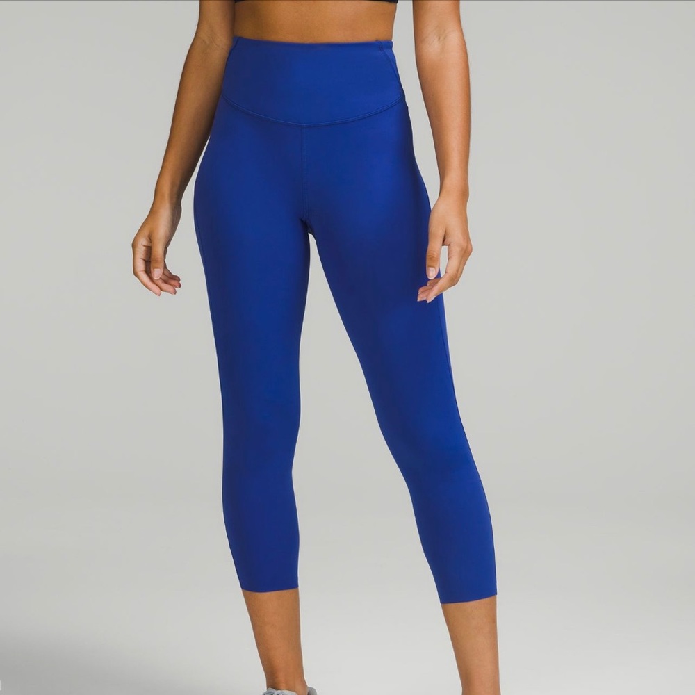 Lululemon Base Pace Crops